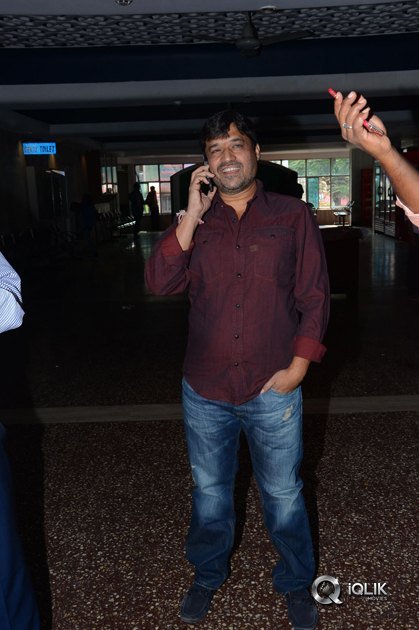 Shatamanam-Bhavati-Movie-Team-At-Sandhya-Theatre